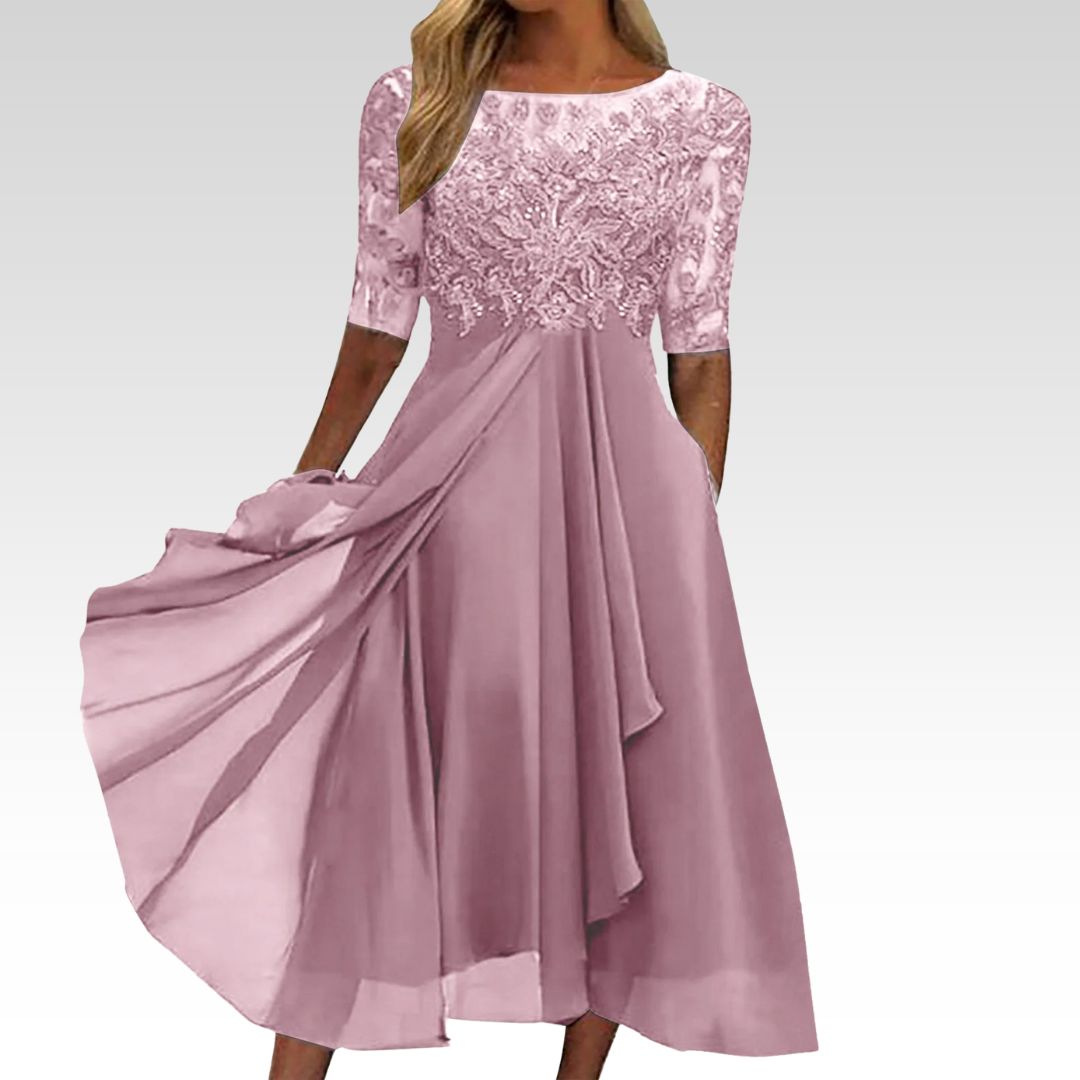 Zaria – La robe midi en dentelle qui vous va si bien